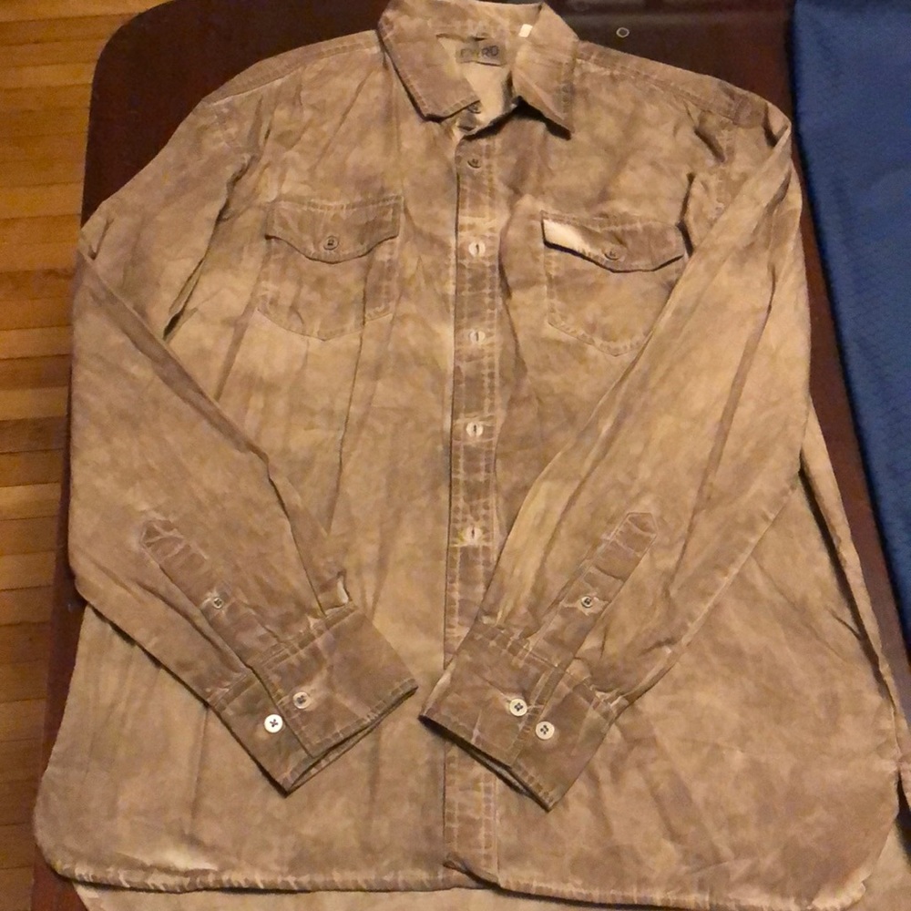 Men’s fashion button down
